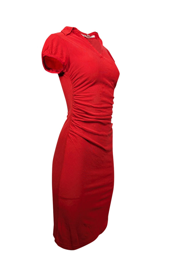 Current Boutique-Diane von Furstenberg - Red Short Sleeve Silk Side Ruched Dress Sz 4