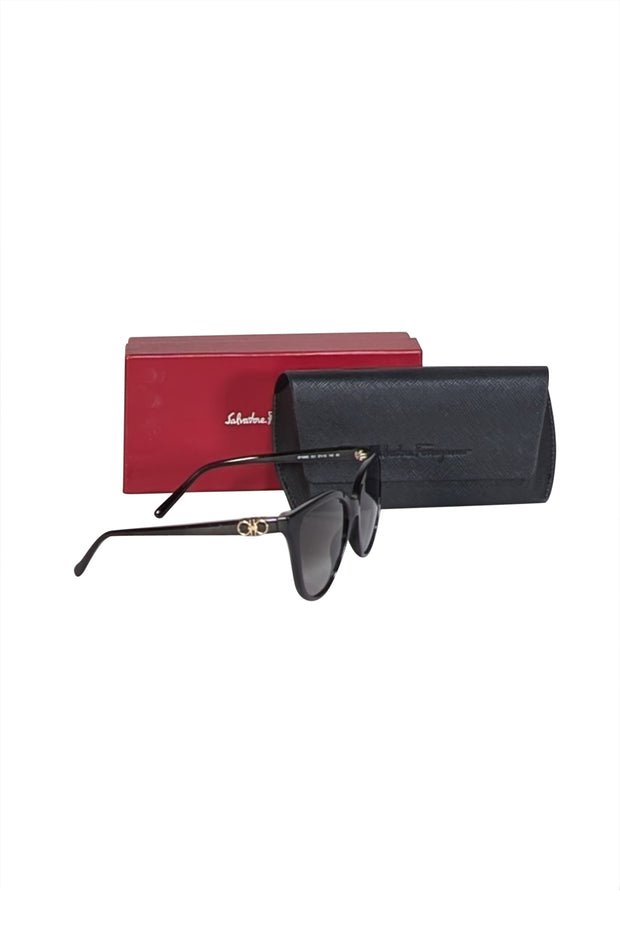 Current Boutique-Ferragamo - Black Oversized Sunglasses