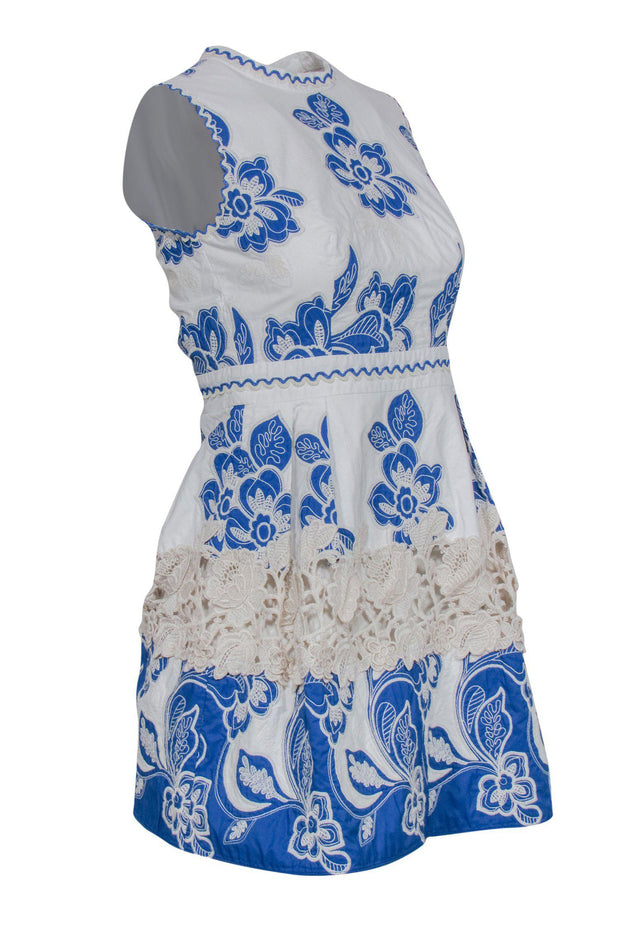 Current Boutique-Alexis - White & Blue Floral Embroidered Sleeveless Fit & Flare Dress Sz XS