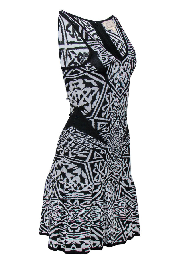 Current Boutique-Nicole Miller - Black & White Patterned Knit Ruffled Hem Dress Sz P