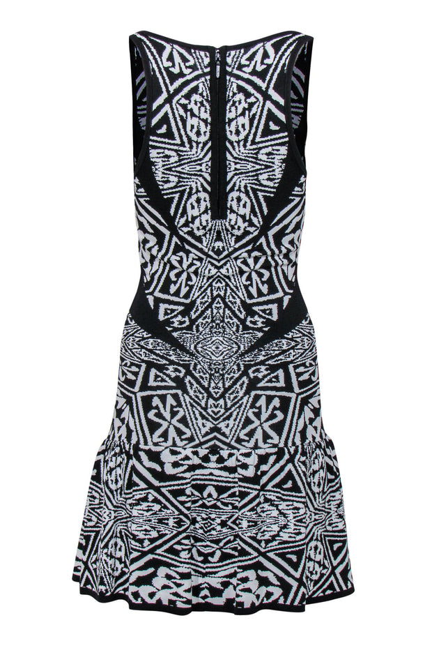 Current Boutique-Nicole Miller - Black & White Patterned Knit Ruffled Hem Dress Sz P