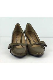 Current Boutique-Pour La Victoire - Taupe Patent Leather Bow Pumps Sz 6