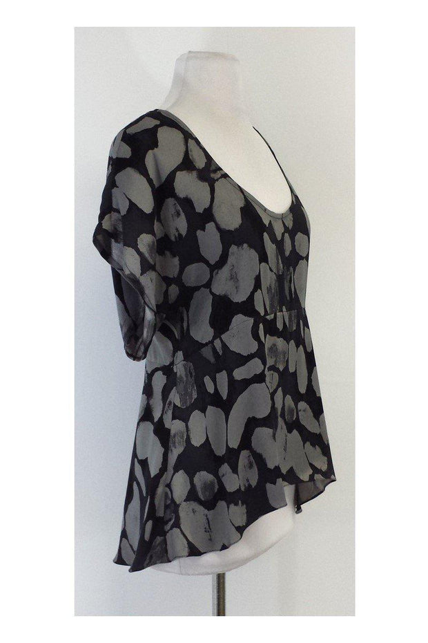 Current Boutique-Tracy Reese - Grey Spotted Silk Short Sleeve Blouse Sz S